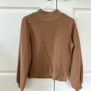 Cozy Abercrombie Fitch crewneck sweater, size small… hits at waistline